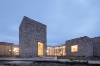 Het Redstone House is omringd door natuurlijke schoonheid