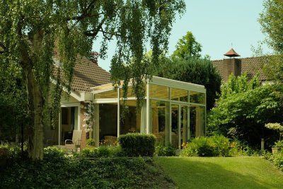 De vierseizoenenserre vervangt de jaren 80 aanbouw